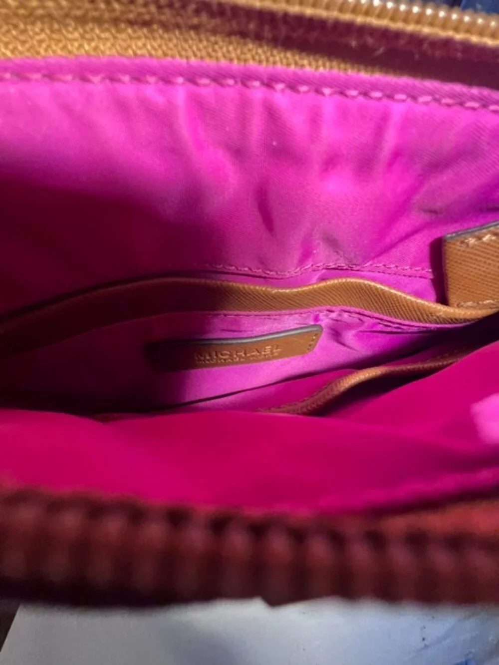 EXPRESS black faux leather crossbody pink‎ lining inside